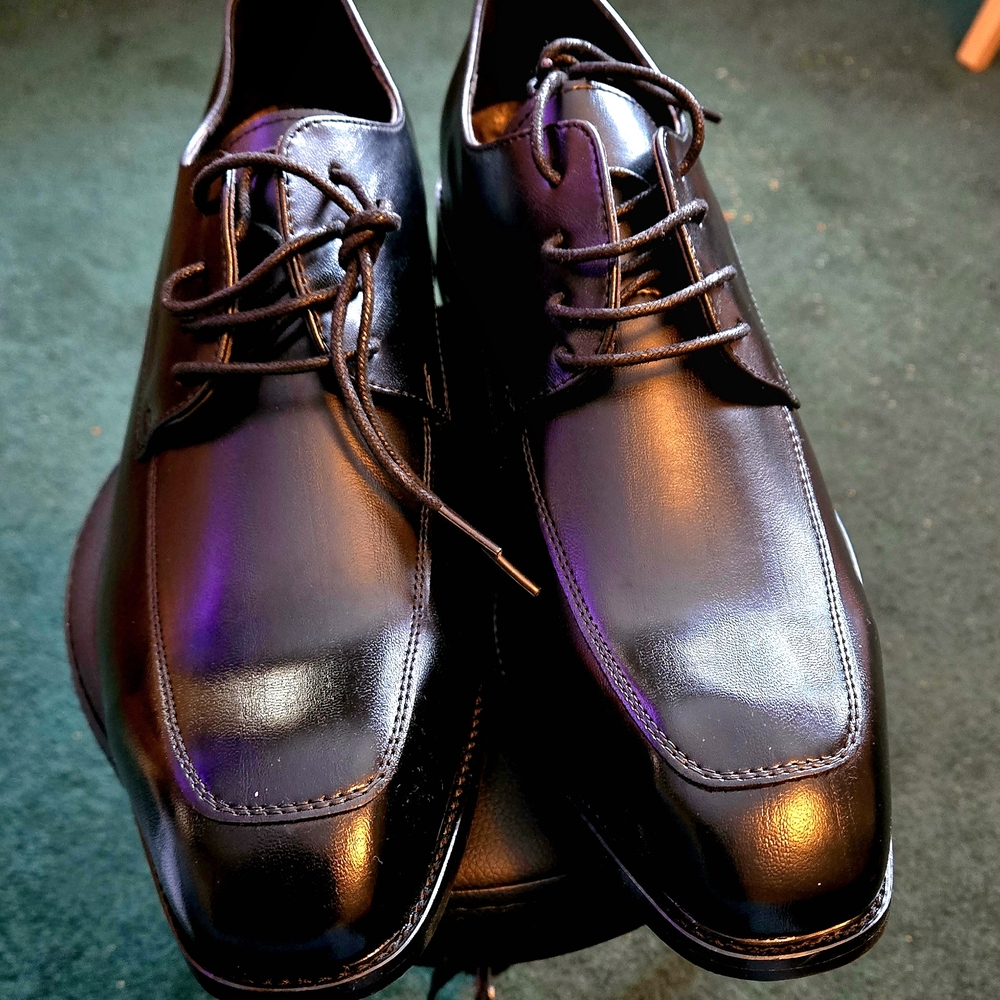 Black Oxford Leather Shoes with Sleek Design